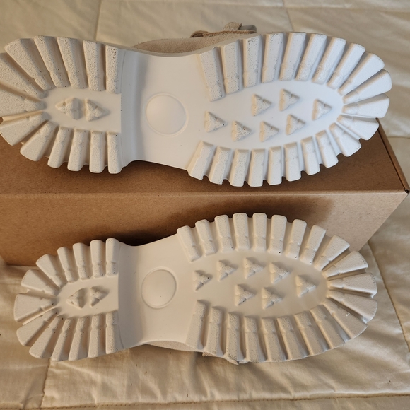 Katy Perry Collections Cream Chain Detail Women's Shoes - Picture 4 of 5